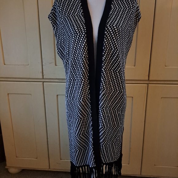 Chico's Patterned Fringe Sweater Vest Black White Women's Sz Small - Picture 1 of 11
